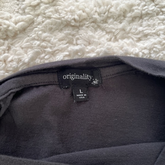 Women's Graphic Crop Top in Black - Picture 2 of 2